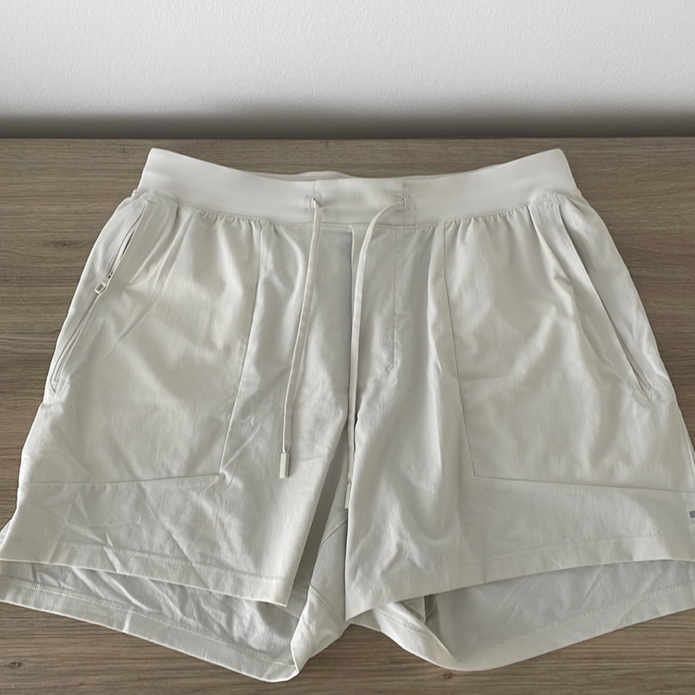 Lululemon men's license to train shorts